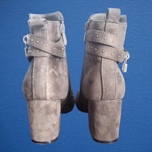 Women's Metro Brown Suede Ankle Boots Size 6.5 - Picture 4 of 5